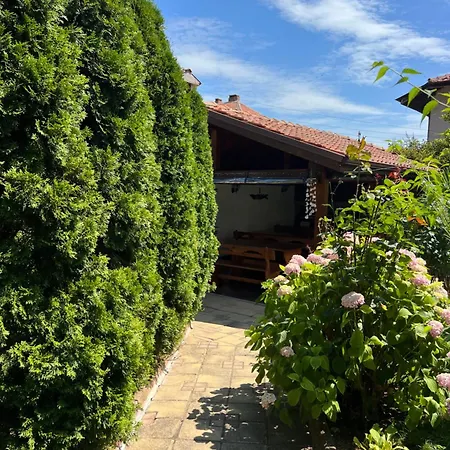 семеен авалон Guest house Chernomorets