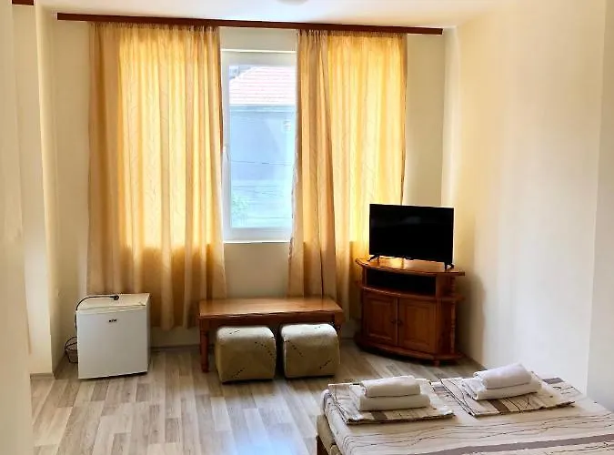 семеен авалон Casa de hóspedes Chernomorets