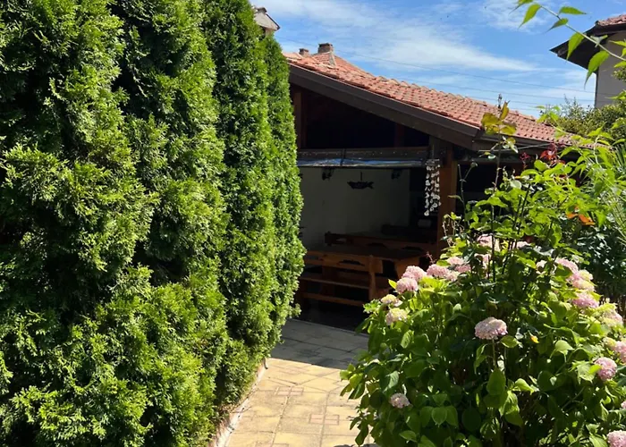 семеен авалон Casa de hóspedes Chernomorets