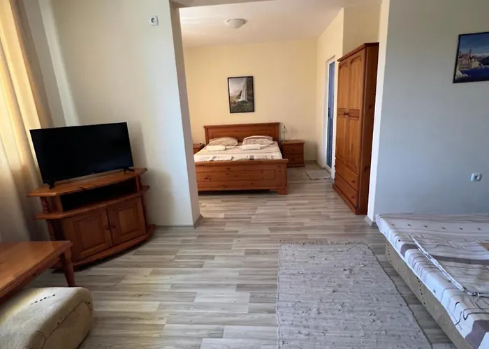 семеен авалон Casa de hóspedes Chernomorets